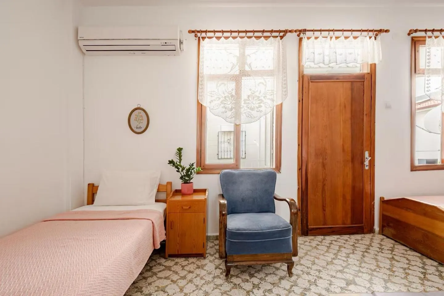 Peaceful Apartment 150 M From The Sea Kusadası