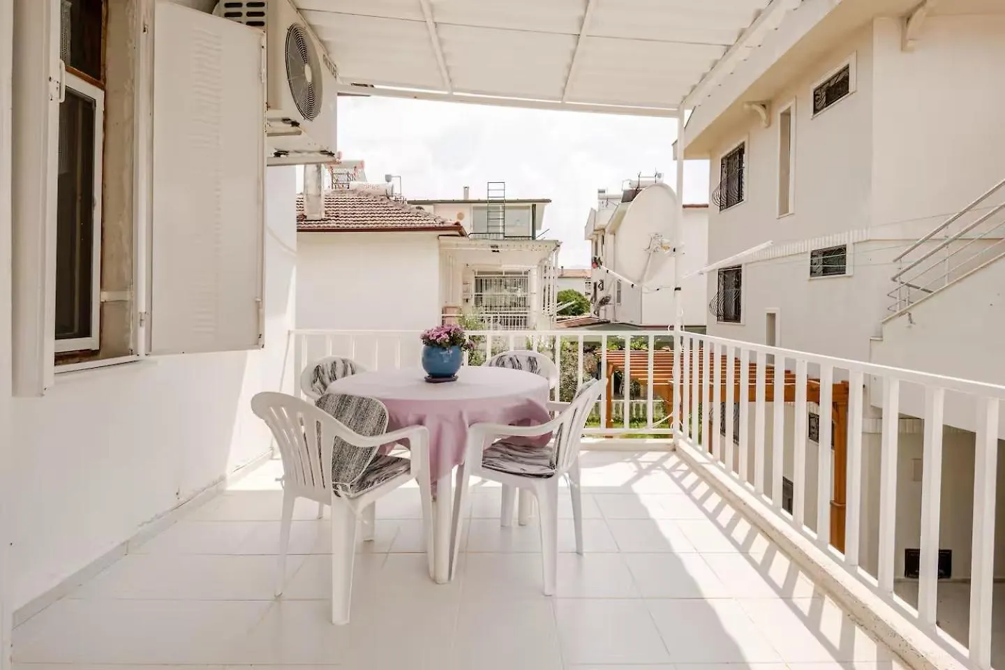 Peaceful Apartment 150 M From The Sea Kusadası