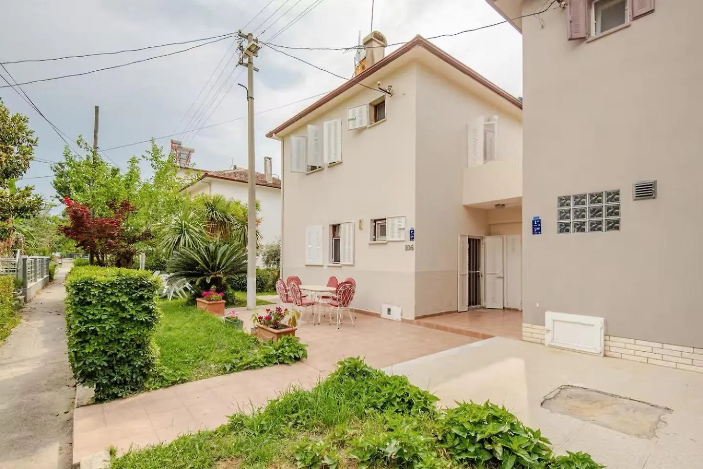 Peaceful Apartment 150 M From The Sea Kusadası
